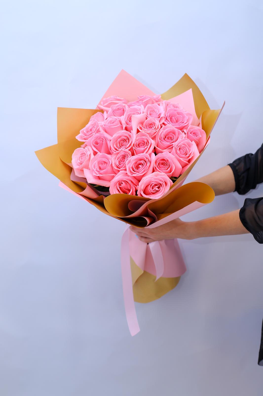Buchet romantic cu trandafiri roz