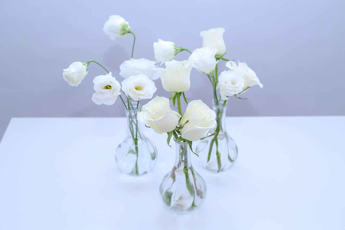Decor floral elegant în alb
