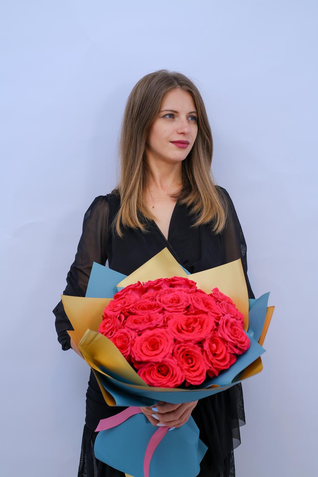 Buchet vibrant cu trandafiri roz intens